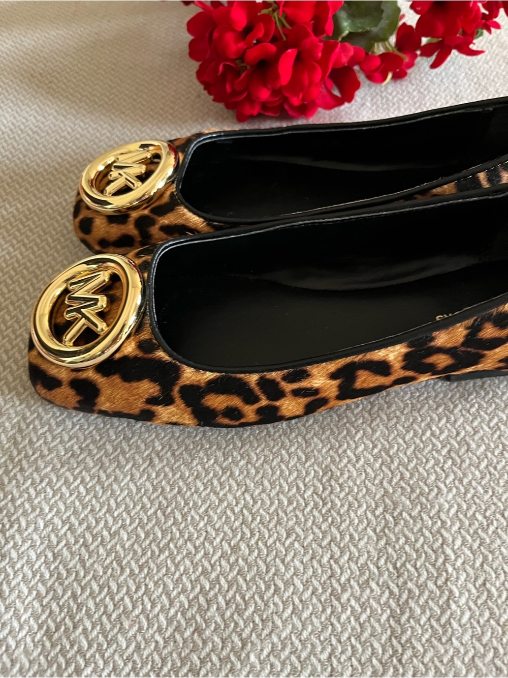 Michael Kors Milan Flat with Gold Logo Size 6.5M - Picture 5 of 9